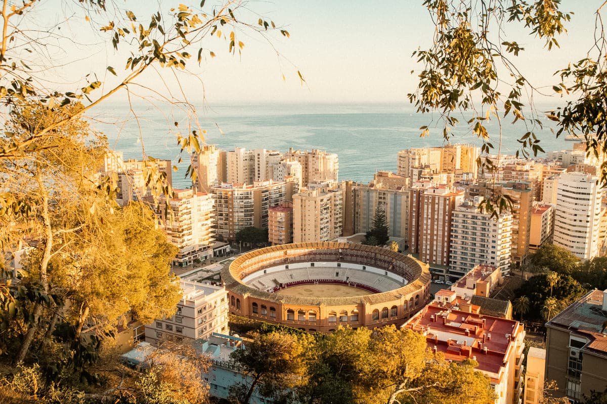 Hvor meget koster en totalrenovering i Málaga i 2025: Opdag priser, tips og besparelser [Fuld guide]
