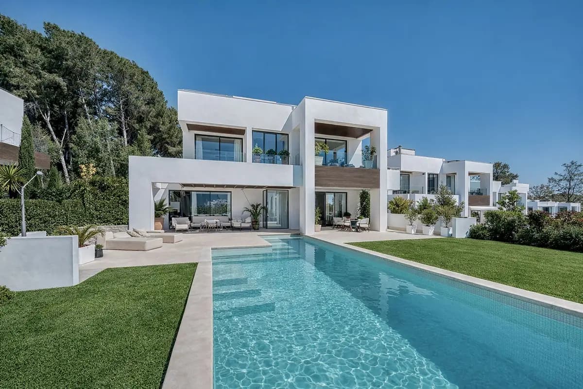 Reforma de villa en Marbella con acabados cuidados y piscina